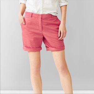Gap Khaki. Roll-up Boyfriend Shorts